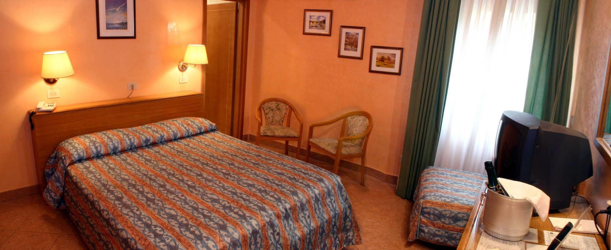Hotel Patria Ρώμη Δωμάτιο φωτογραφία